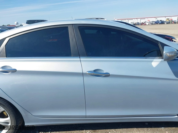 2013 Hyundai Sonata SE with VIN 5NPEC4AC9DH647065, listed as a IAAI auction lot 41636762 with 148,669 mi miles. Bid and sale history available at carsss.com. Image 14.
