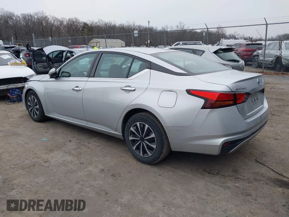 2020 Nissan Altima S with VIN 1N4BL4BV3LC135899, listed as a IAAI auction lot 41525809 with 107,246 mi miles and . Bid and sale history available at DreamBid. Image 3.
