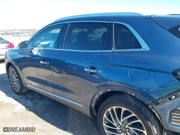 2019 Lincoln Nautilus Reserve with VIN 2LMPJ6LP3KBL51283, listed as a IAAI auction lot 41204810 with 91,184 mi miles. Bid and sale history available at carsss.com. Image 15.