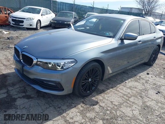 2018 BMW 5 Series 530i xDrive z VIN WBAJA7C59JWC74703, wystawiony jako IAAI lot #41811761 z przebiegiem 54 649 mil mil oraz . Historia ofert i sprzedaży dostępna na DreamBid. Obrazek 17.
