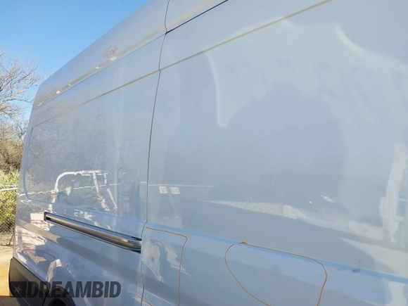 2023 Ford Transit Cargo z VIN 1FTBR3X8XPKA69739, wystawiony jako IAAI lot #41824302 z przebiegiem 67 703 mil mil oraz . Historia ofert i sprzedaży dostępna na DreamBid. Obrazek 6.