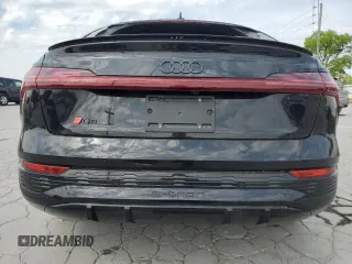 2024 Audi Q8 e-tron z VIN WA1DABGE7RB005395, wystawiony jako Copart lot #53782745 z przebiegiem 6989 mil mil oraz Szkody całkowita. Historia ofert i sprzedaży dostępna na DreamBid. Obrazek 6.