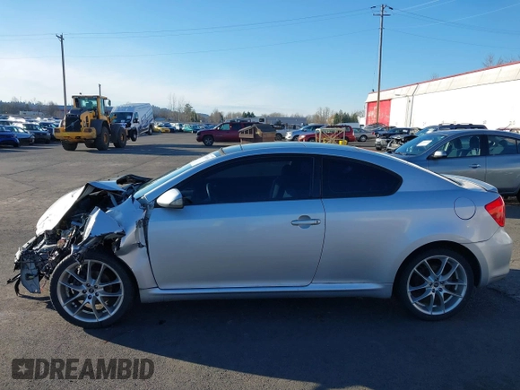 2005 Scion tC z VIN JTKDE177750019561, wystawiony jako IAAI lot #41045961 z przebiegiem Nie podano mil oraz . Historia ofert i sprzedaży dostępna na DreamBid. Obrazek 14.