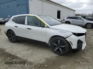 2025 BMW iX xDrive50 z VIN WB523CF09SCU44676, wystawiony jako Copart lot #47785405 z przebiegiem 18 mil mil oraz Tytuł czysty. Historia ofert i sprzedaży dostępna na DreamBid. Obrazek 4.