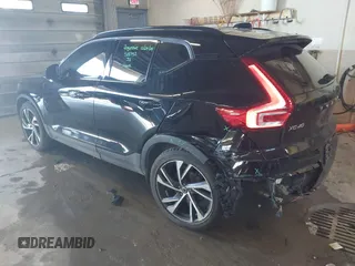 2019 Volvo XC40 Momentum with VIN YV4162XZ6K2015495, listed as a IAAI auction lot 41249446 with 44,597 mi miles and . Bid and sale history available at carsss.com. Image 3.