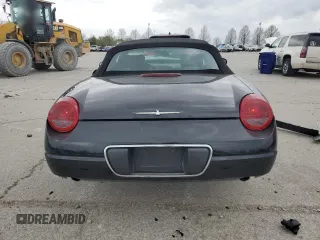 2003 Ford Thunderbird Deluxe z VIN 1FAHP60AX3Y101570, wystawiony jako Copart lot #51546865 z przebiegiem 108 736 mil mil oraz Szkoda całkowita • Salvage title. Historia ofert i sprzedaży dostępna na DreamBid. Obrazek 6.