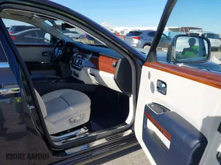 2011 Rolls-Royce Ghost with VIN SCA664S5XBUX49688, listed as a IAAI auction lot 40971162 with 17,595 mi miles. Bid and sale history available at carsss.com. Image 5.