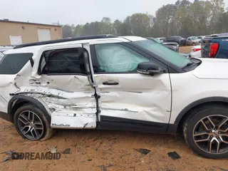 2016 Ford Explorer Sport z VIN 1FM5K8GT8GGB93347, wystawiony jako IAAI lot #41924898 z przebiegiem 172 364 mil mil oraz . Historia ofert i sprzedaży dostępna na DreamBid. Obrazek 13.