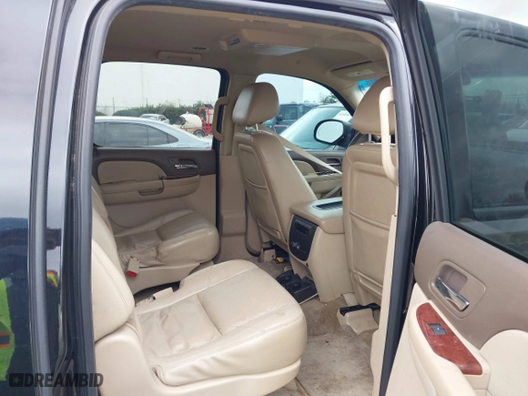 2013 GMC Yukon XL SLT with VIN 1GKS1KE00DR332987, listed as a IAAI auction lot 41512378 with 190,693 mi miles. Bid and sale history available at carsss.com. Image 8.