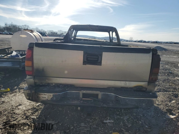 2003 GMC Sierra 2500HD SLE z VIN 1GTHK29U33E101443, wystawiony jako Copart lot #43311685 z przebiegiem Nie podano mil oraz Nie do naprawy • Non repairable. Historia ofert i sprzedaży dostępna na DreamBid. Obrazek 6.