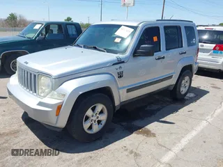 2012 Jeep Liberty Sport Latitude z VIN 1C4PJMAK2CW158599, wystawiony jako IAAI lot #42327424 z przebiegiem 118 960 mil mil oraz . Historia ofert i sprzedaży dostępna na DreamBid. Obrazek 2.