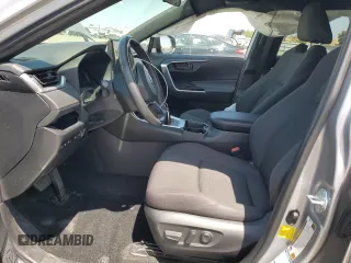 2021 Toyota RAV4 SE с VIN JTMAB3FV5MD032119, выставлен на аукционе Copart как лот 61311165 с пробегом 27 020 миль миль и Списание • Salvage title. История ставок и продаж доступна на DreamBid. Изображение 7.