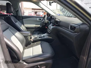 2022 Ford Explorer XLT z VIN 1FMSK7DH8NGB98882, wystawiony jako IAAI lot #41927913 z przebiegiem 48 179 mil mil oraz . Historia ofert i sprzedaży dostępna na DreamBid. Obrazek 5.