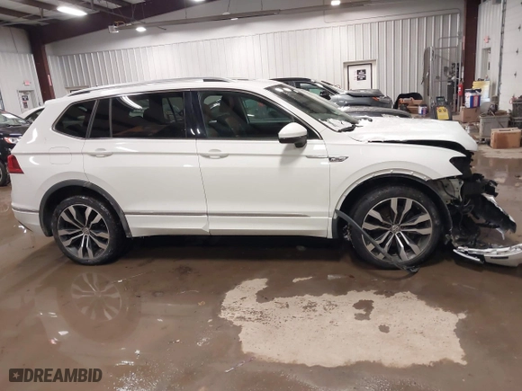 2020 Volkswagen Tiguan SEL Premium R-Line with VIN 3VV4B7AX5LM145862, listed as a IAAI auction lot 41414108 with 37,503 mi miles. Bid and sale history available at carsss.com. Image 13.