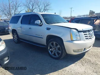 2007 Cadillac Escalade ESV with VIN 1GYFK668X7R327901, listed as a IAAI auction lot 41895943 with 268,821 mi miles. Bid and sale history available at carsss.com. Image 1.