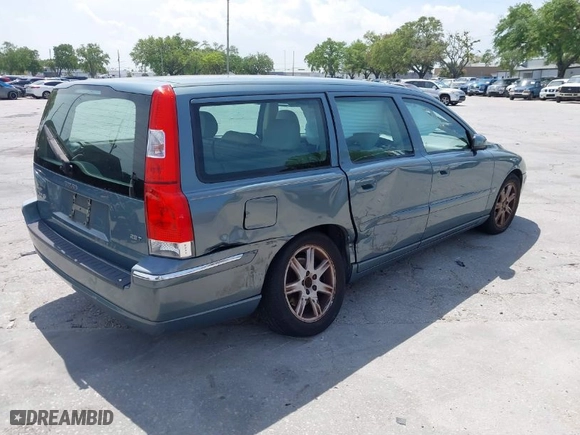 2005 Volvo V70 with VIN YV1SW592152477048, listed as a IAAI auction lot 41875105 with 137,395 mi miles. Bid and sale history available at carsss.com. Image 4.