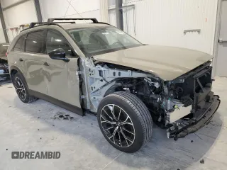2025 Mazda CX-70 Premium z VIN JM3KJDHA9S1100080, wystawiony jako Copart lot #83074444 z przebiegiem 2861 mil mil oraz Tytuł czysty. Historia ofert i sprzedaży dostępna na DreamBid. Obrazek 4.