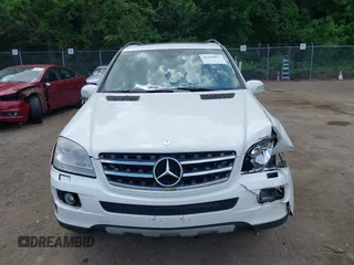 2006 Mercedes-Benz M 350 z VIN 4JGBB86E76A103158, wystawiony jako IAAI lot #42215812 z przebiegiem 212 878 mil mil oraz . Historia ofert i sprzedaży dostępna na DreamBid. Obrazek 12.