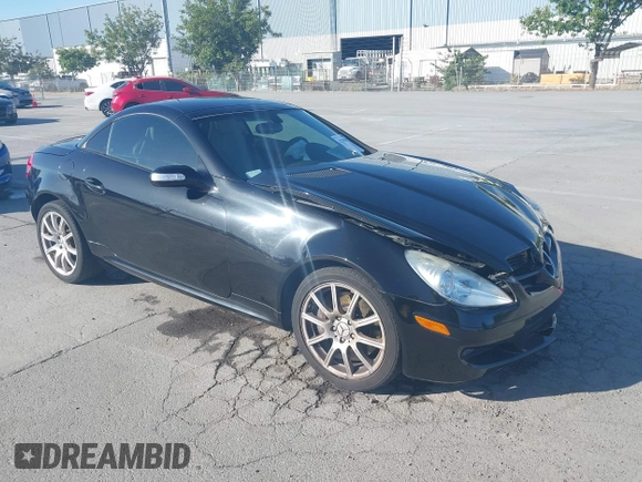 2005 Mercedes-Benz SLK 230/320 z VIN WDBWK56F85F051357, wystawiony jako IAAI lot #42298379 z przebiegiem 50 038 mil mil oraz . Historia ofert i sprzedaży dostępna na DreamBid. Obrazek 1.