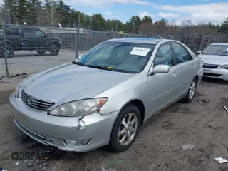 2006 Toyota Camry LE z VIN 4T1BF30K96U119883, wystawiony jako IAAI lot #41858665 z przebiegiem 228 340 mil mil oraz . Historia ofert i sprzedaży dostępna na DreamBid. Obrazek 2.