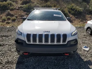 2018 Jeep Cherokee Trailhawk with VIN 1C4PJMBB5JD512333, listed as a Copart auction lot 61485865 with 83,223 mi miles and Salvage title. Bid and sale history available at DreamBid. Image 5.