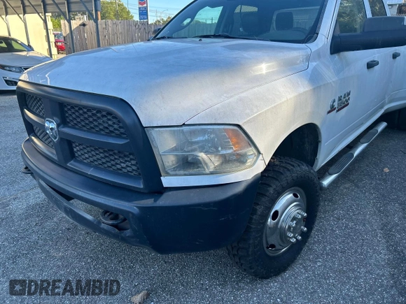 2016 Ram 3500 Tradesman z VIN 3C63RRGLXGG155224, wystawiony jako Copart lot #82751474 z przebiegiem 201 828 mil mil oraz Czysty tytuł • Clean title. Historia ofert i sprzedaży dostępna na DreamBid. Obrazek 2.