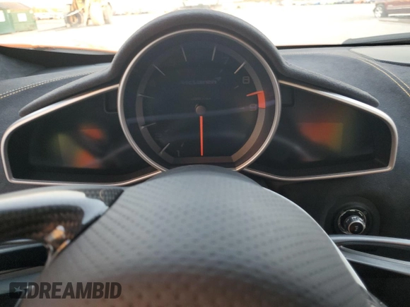 2016 McLaren 650S z VIN SBM11FAA8GW005859, wystawiony jako Copart lot #83104094 z przebiegiem Nie podano mil oraz Nie do naprawy. Historia ofert i sprzedaży dostępna na DreamBid. Obrazek 9.