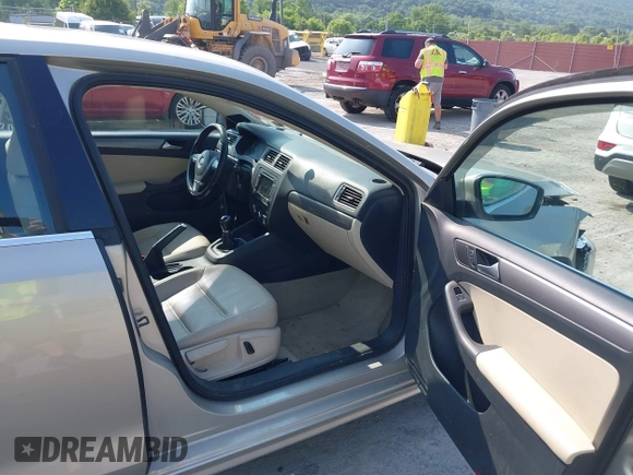 2014 Volkswagen Jetta TDI w/Premium with VIN 3VW3L7AJ3EM319365, listed as a IAAI auction lot 42479875 with 133,068 mi miles and . Bid and sale history available at DreamBid. Image 5.