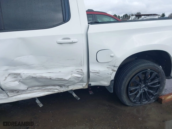 2019 Chevrolet Silverado 1500 LT with VIN 3GCUYDED3KG118071, listed as a IAAI auction lot 41566722 with 157,525 mi miles. Bid and sale history available at carsss.com. Image 18.