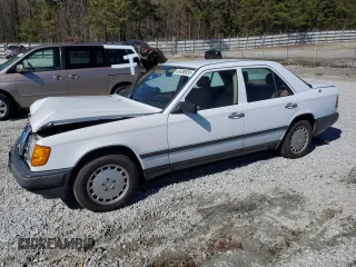 1986 Mercedes-Benz 300 with VIN WDBEA30D8GA126892, listed as a Copart auction lot 45038935 with 123,904 mi miles and Salvage Title. Bid and sale history available at carsss.com. Image 1.