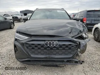 2024 Audi Q8 e-tron Premium Plus z VIN WA15AAGE3RB027165, wystawiony jako Copart lot #42250375 z przebiegiem 15 926 mil mil oraz Szkoda całkowita • Salvage title. Historia ofert i sprzedaży dostępna na DreamBid. Obrazek 5.