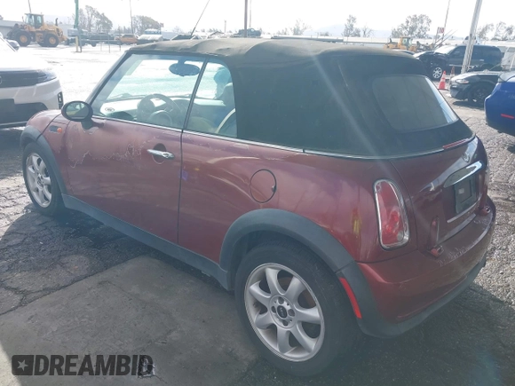 2008 MINI Convertible z VIN WMWRF33568TG18657, wystawiony jako IAAI lot #41584033 z przebiegiem 127 437 mil mil oraz . Historia ofert i sprzedaży dostępna na DreamBid. Obrazek 3.