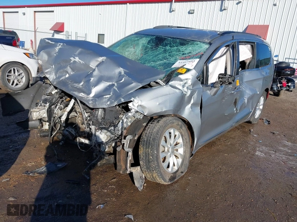 2017 Chrysler Pacifica Touring L z VIN 2C4RC1BG3HR569442, wystawiony jako IAAI lot #41467452 z przebiegiem Nie podano mil oraz . Historia ofert i sprzedaży dostępna na DreamBid. Obrazek 2.