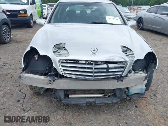 2005 Mercedes-Benz C 320 z VIN WDBRF84J85F567356, wystawiony jako IAAI lot #42377444 z przebiegiem 221 225 mil mil oraz . Historia ofert i sprzedaży dostępna na DreamBid. Obrazek 12.