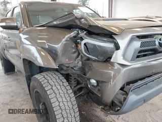 2013 Toyota Tacoma z VIN 3TMLU4EN9DM124980, wystawiony jako IAAI lot #41576747 z przebiegiem 209 883 mil mil oraz . Historia ofert i sprzedaży dostępna na DreamBid. Obrazek 6.