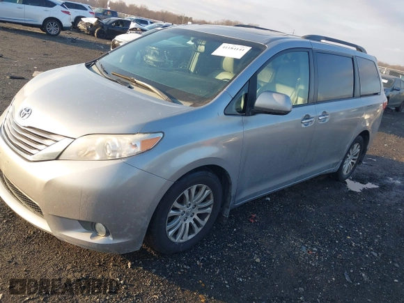 2016 Toyota Sienna XLE with VIN 5TDYK3DC2GS720782, listed as a IAAI auction lot 41184141 with 146,656 mi miles. Bid and sale history available at carsss.com. Image 18.