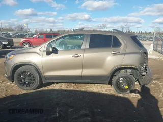 2022 Chevrolet Trax LT with VIN KL7CJPSM2NB530904, listed as a IAAI auction lot 41450539 with 41,280 mi miles. Bid and sale history available at carsss.com. Image 14.