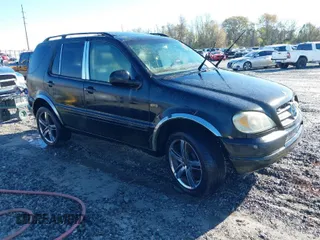 2000 Mercedes-Benz M 320/430/500 z VIN 4JGAB72E8YA168793, wystawiony jako IAAI lot #41854268 z przebiegiem 252 893 mil mil oraz . Historia ofert i sprzedaży dostępna na DreamBid. Obrazek 1.