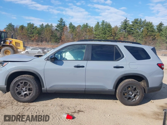 2024 Honda Pilot TrailSport with VIN 5FNYG1H62RB018754, listed as a IAAI auction lot 40769098 with 12,064 mi miles. Bid and sale history available at carsss.com. Image 14.