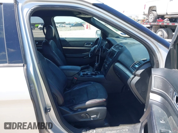 2018 Ford Explorer XLT z VIN 1FM5K7D87JGA54926, wystawiony jako IAAI lot #42088449 z przebiegiem 247 391 mil mil oraz . Historia ofert i sprzedaży dostępna na DreamBid. Obrazek 5.