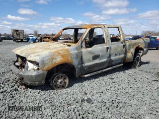 2000 Ford Super Duty F-250 XL with VIN 1FTNW21F0YEA21769, listed as a Copart auction lot 47771375 with 0 mi miles and Non Repairable. Bid and sale history available at carsss.com. Image 1.