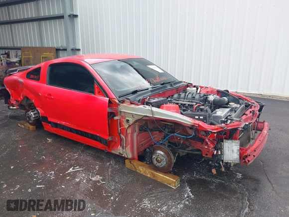 2006 Ford Mustang GT Deluxe z VIN 1ZVFT82HX65243603, wystawiony jako IAAI lot #42251021 z przebiegiem Nie podano mil oraz . Historia ofert i sprzedaży dostępna na DreamBid. Obrazek 1.