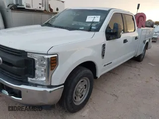 2018 Ford F-350 XL z VIN 1FT7W3AT3JEC82534, wystawiony jako IAAI lot #42365679 z przebiegiem 172 022 mil mil oraz . Historia ofert i sprzedaży dostępna na DreamBid. Obrazek 17.
