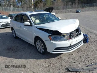 2015 Volkswagen Jetta SE z VIN 3VWD07AJ7FM324549, wystawiony jako IAAI lot #41284784 z przebiegiem 62 345 mil mil oraz . Historia ofert i sprzedaży dostępna na DreamBid. Obrazek 1.