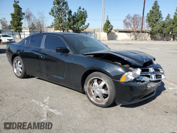 2013 Dodge Charger SE z VIN 2C3CDXBG6DH640417, wystawiony jako Copart lot #46549115 z przebiegiem 176 853 mil mil oraz Szkody całkowita. Historia ofert i sprzedaży dostępna na DreamBid. Obrazek 4.