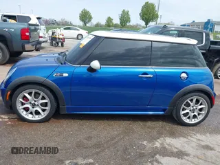 2006 MINI Hardtop S z VIN WMWRE33596TL23436, wystawiony jako IAAI lot #42011749 z przebiegiem 73 381 mil mil oraz . Historia ofert i sprzedaży dostępna na DreamBid. Obrazek 14.