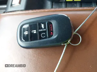 2025 Honda Pilot EX-L z VIN 5FNYG2H46SB013504, wystawiony jako IAAI lot #41777928 z przebiegiem 5 163 mil mil oraz . Historia ofert i sprzedaży dostępna na DreamBid. Obrazek 11.
