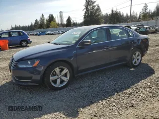 2014 Volkswagen Passat Wolfsburg Edition z VIN 1VWAT7A32EC036093, wystawiony jako Copart lot #52129185 z przebiegiem 106 949 mil mil oraz Szkoda całkowita • Salvage title. Historia ofert i sprzedaży dostępna na DreamBid. Obrazek 1.
