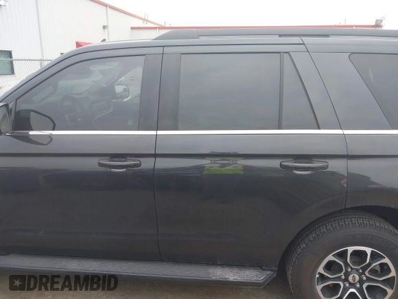2024 Ford Expedition XLT with VIN 1FMJU1J81REA43051, listed as a IAAI auction lot 41932149 with 26,715 mi miles. Bid and sale history available at carsss.com. Image 14.