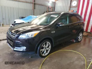 2013 Ford Escape Titanium z VIN 1FMCU9J90DUA98718, wystawiony jako Copart lot #63683005 z przebiegiem 101 036 mil mil oraz Czysty tytuł • Clean title. Historia ofert i sprzedaży dostępna na DreamBid. Obrazek 1.
